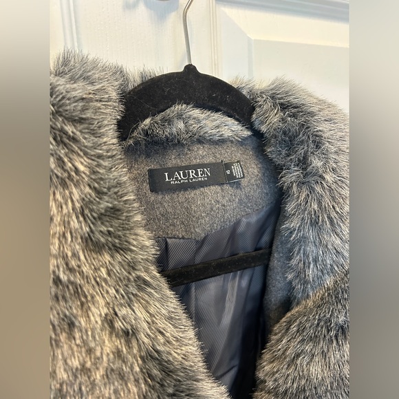 Lauren Ralph Lauren Women’s gray trench winter coat with Faux Fur Collar size 12 - Picture 8 of 12